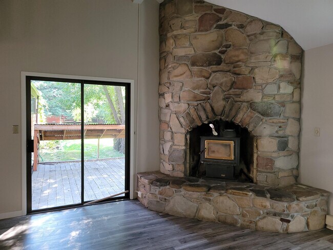 Foto del edificio - 1040 Smith Ln