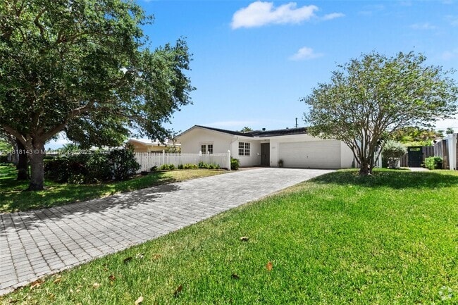 Building Photo - 2070 NE 54th Ct