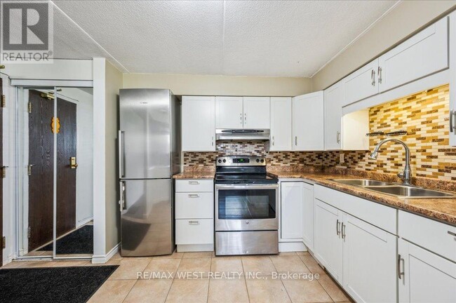 Building Photo - 333-333 Northlake Dr