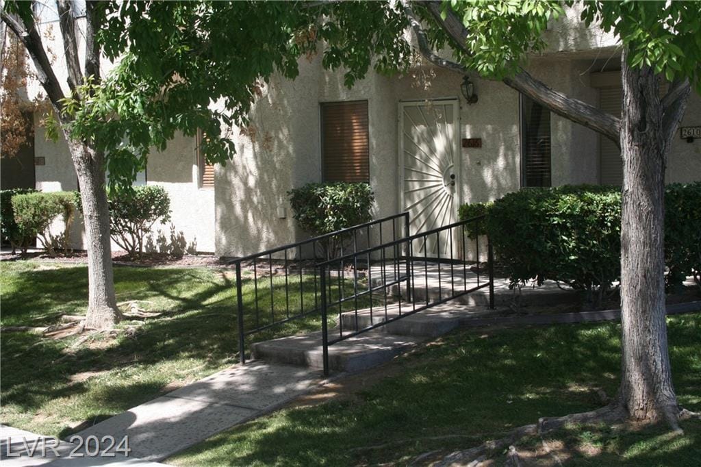 Front door - 2616 Aracatuba Ave