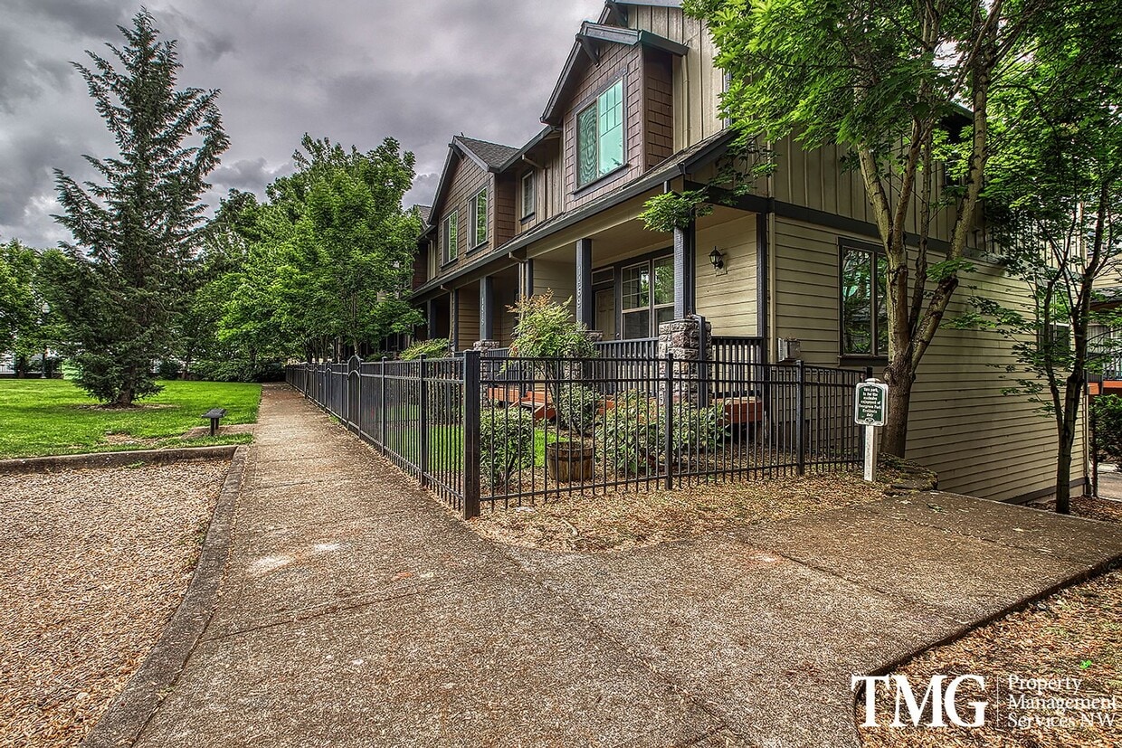 Primary Photo - Modern Adorable 2 Bedroom Home in Hillsboro!