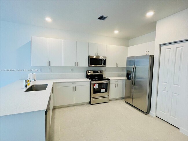 Building Photo - 28525 SW 134th Ave
