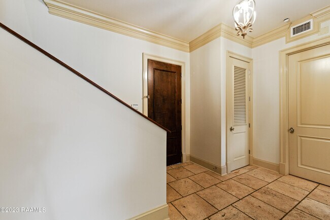 Foto del edificio - 605 Silverstone Rd