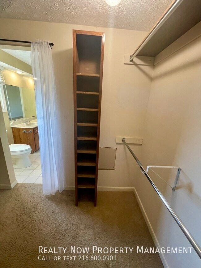Building Photo - 32467 S Roundhead Dr