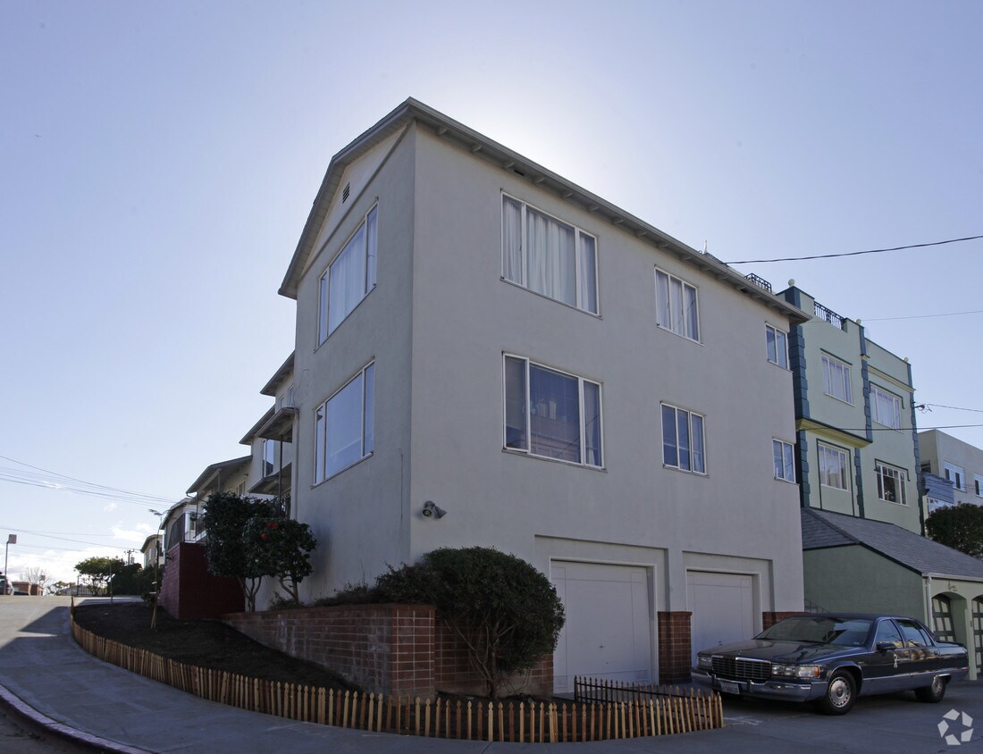 Building Photo - 500 Merritt Ave