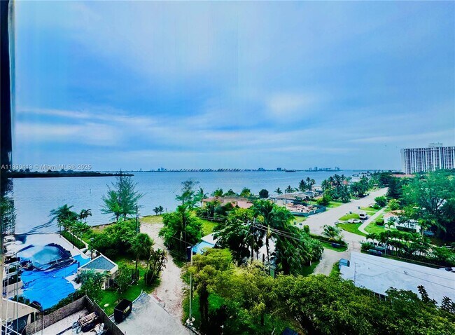 Foto del edificio - 11113 Biscayne Blvd