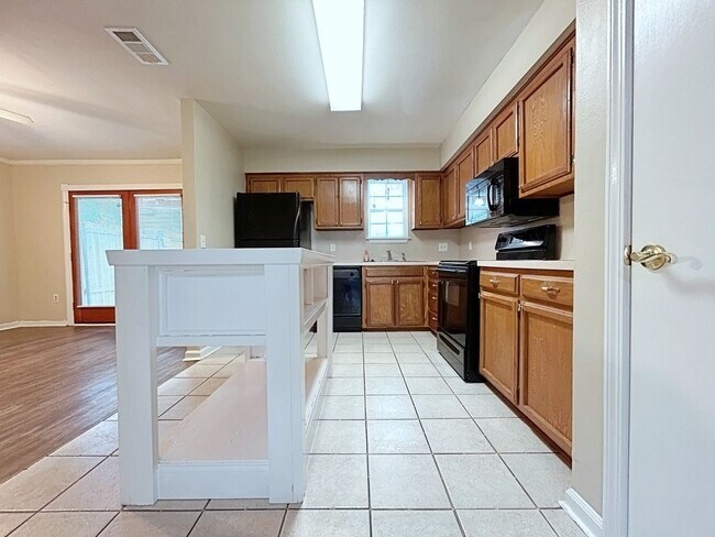 Foto del edificio - 3 Bedroom Townhouse off Jefferson Hwy near...