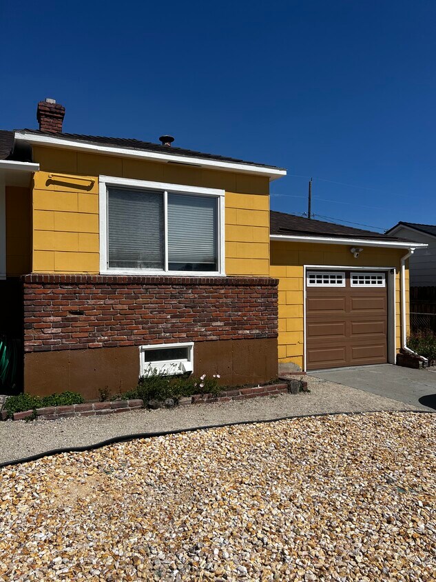 Foto principal - 365 W Plumb Ln