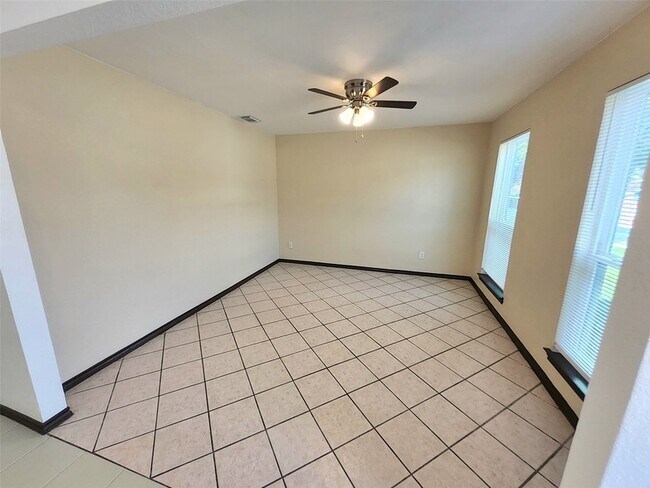 Foto del edificio - 4672 Heatherbrook Ln