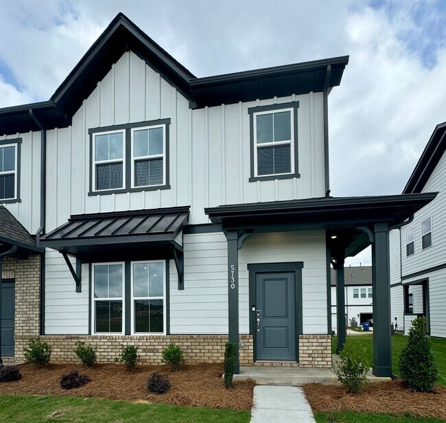 Foto del edificio - Beautiful 3BR/2BA w/ Office Townhouse in P...