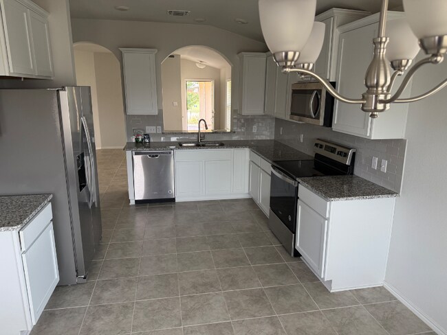 Building Photo - 9019 Stonehollow