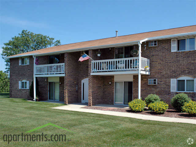 Building - De Pere Estates