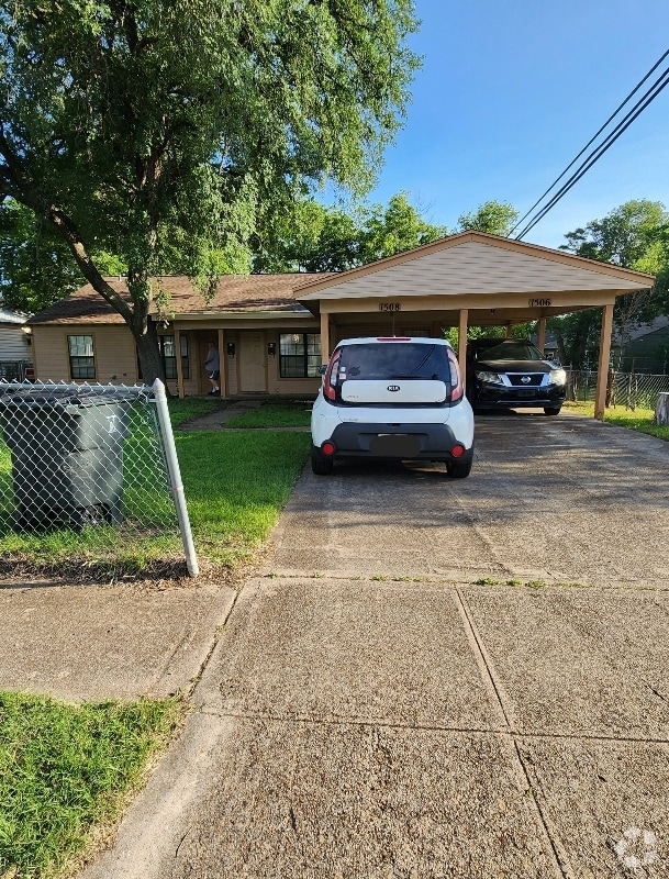 Building Photo - 1506 Alamo Ave