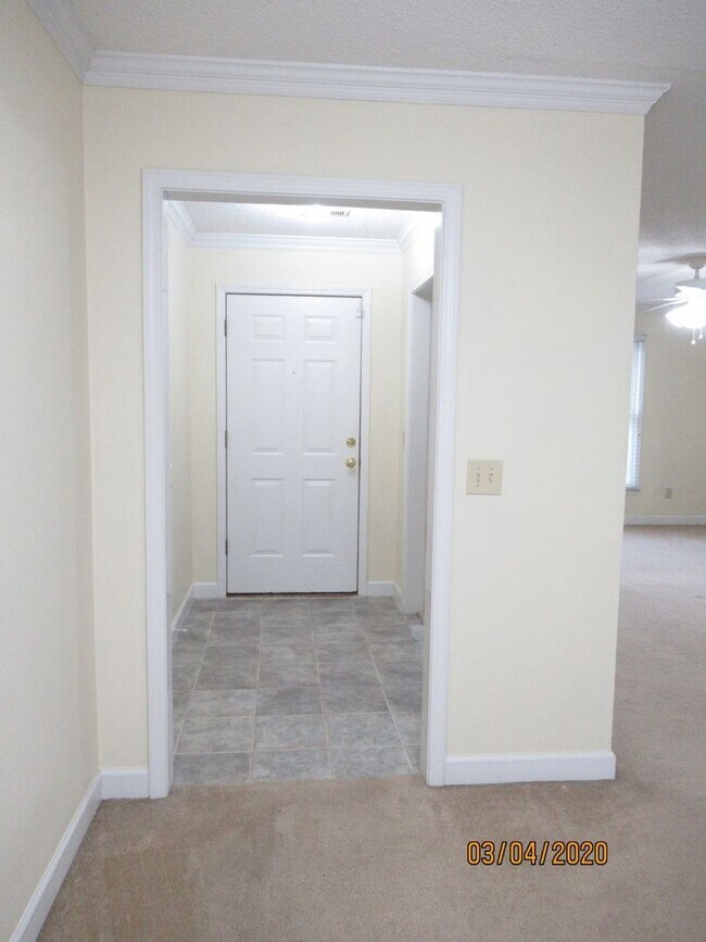 Foto del edificio - Tudor Place Subdivision- 2 bed/2 bath Duplex.