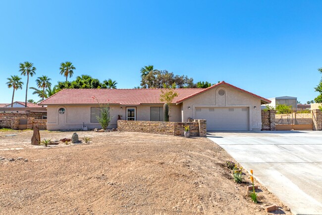 Building Photo - Spacious 2-Bedroom Home with Room to Roam ...