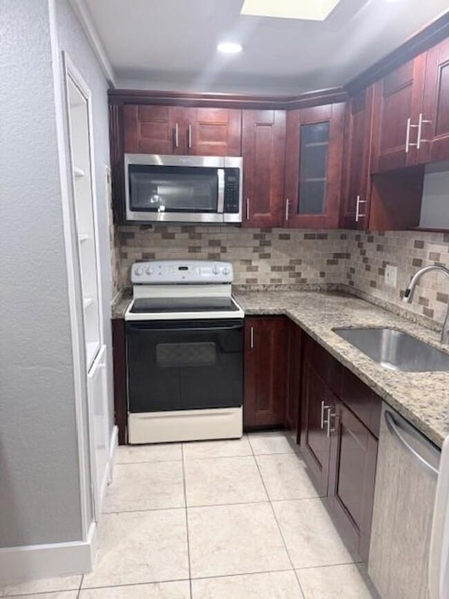 Photo - 212 NW 46th Ct House