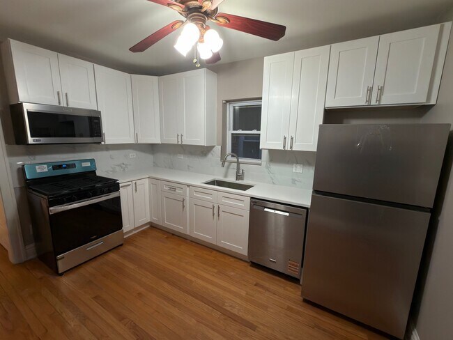 Building Photo - 1008 Lathrop Ave