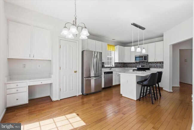 Foto del edificio - 8863 Flatbush Ct