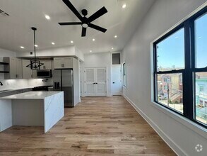 Building Photo - 170 Griffith St