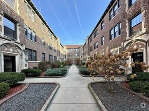 Building Photo - 1318 Oak Ave