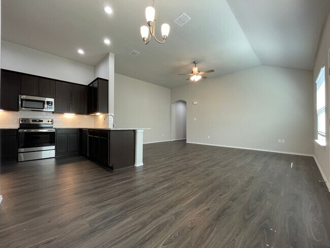 Foto del edificio - TOWNHOME FOR RENT