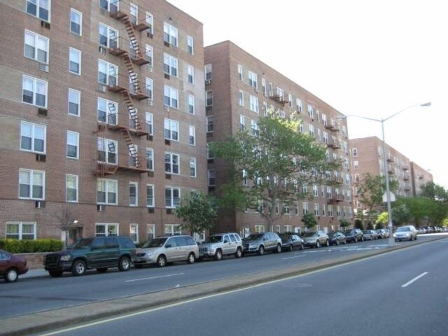 Foto principal - 3903 Nostrand Ave