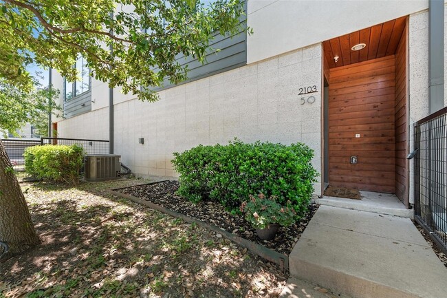 Building Photo - 2103 Bennett Ave