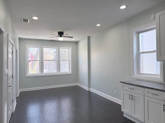 Building Photo - 1520 S Kedvale Ave