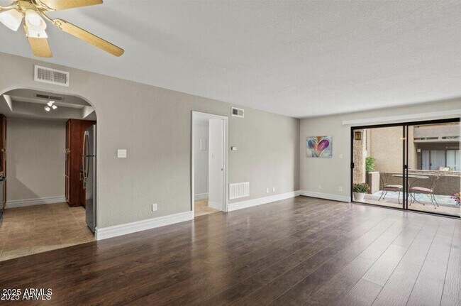 Foto del edificio - 3825 E Camelback Rd