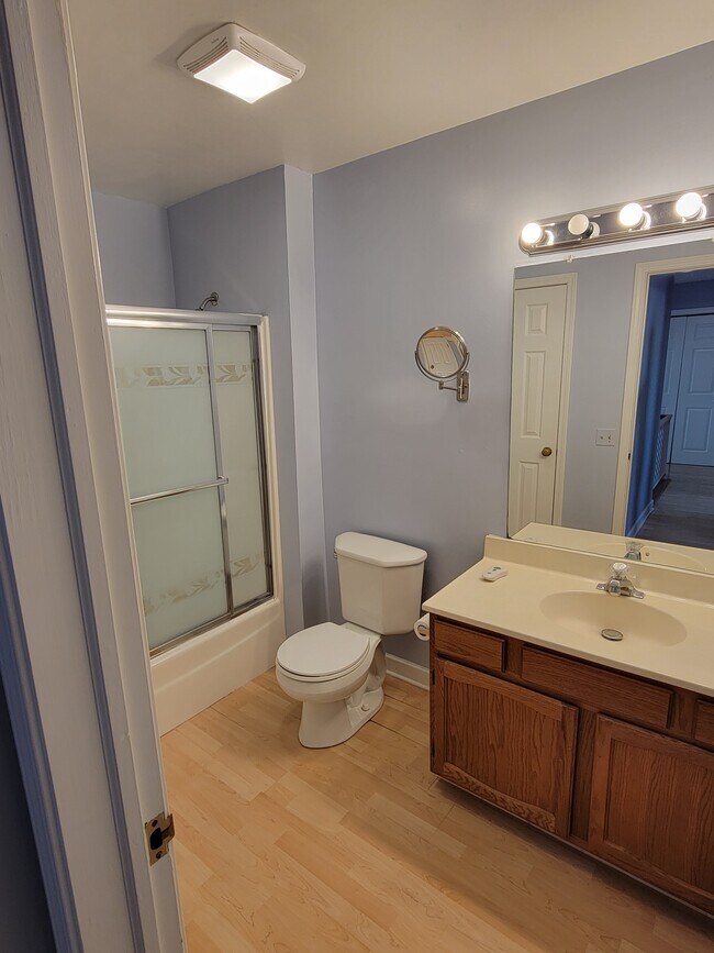 Foto del edificio - 2116 Rugen Rd