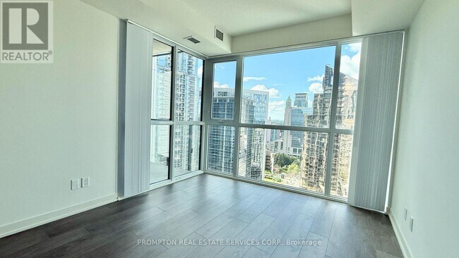 Photo du bâtiment - 4955 Yonge St