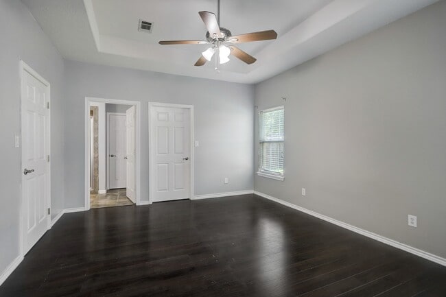 Building Photo - 2707 Lake Breeze Ln