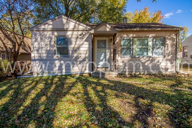 Building Photo - Recently Updated House | Old Towne Bellevue
