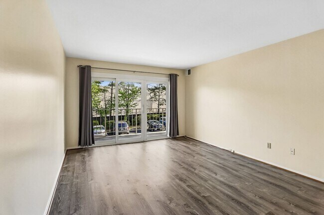 Foto del edificio - 11925 Parklawn Dr