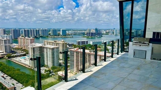 Foto del edificio - 17141 Collins Ave