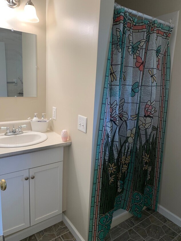 Foto principal - Beautiful 5 bed/2 bath house