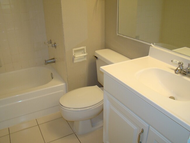 Building Photo - Move-In Special: 1 Month Rent-FREE!
