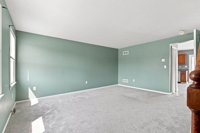 Building Photo - 15 Beech Ln