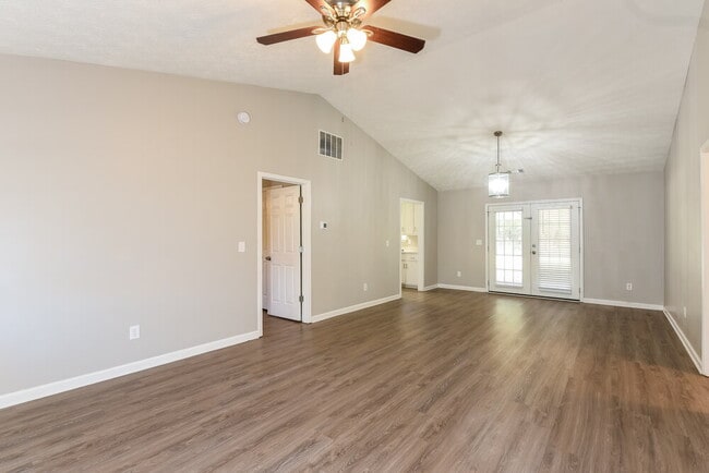 Building Photo - 110 Hunters Keep