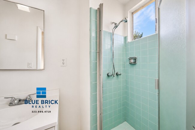 Foto del edificio - 6929 Whitsett Ave