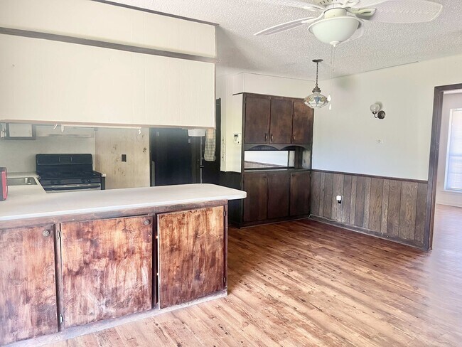 Building Photo - 2141 Shady Oaks Dr