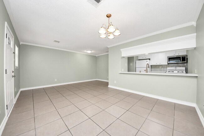 Building Photo - 44 W Tri Oaks Ln