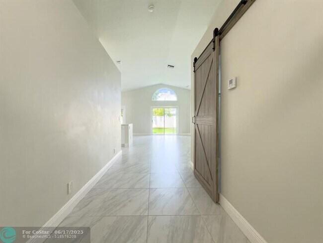 Foto del edificio - 12204 Sunset Point Cir