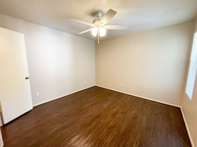 Foto del edificio - Charming 2-Bedroom Duplex with Modern Upgrades in Pecan Ridge!