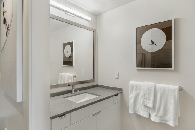 Building Photo - 1600 Glenarm Pl