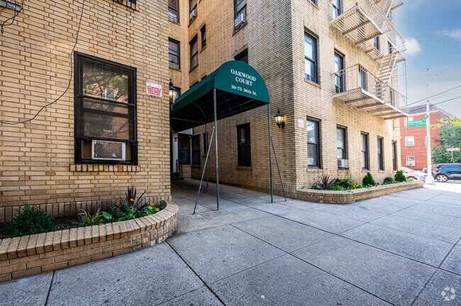 Foto del edificio - Oakwood Court
