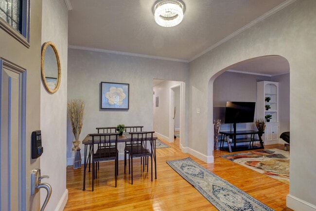 Building Photo - 94 Esmond St