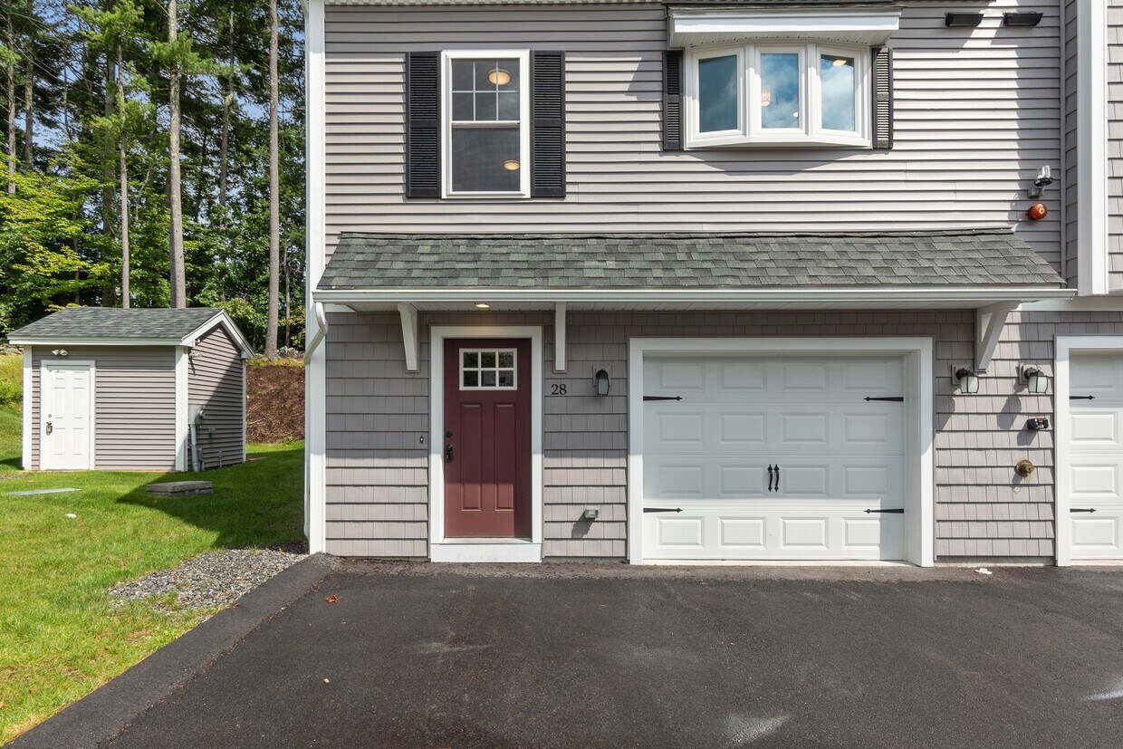 Primary Photo - 28 Sugar Maple Ln