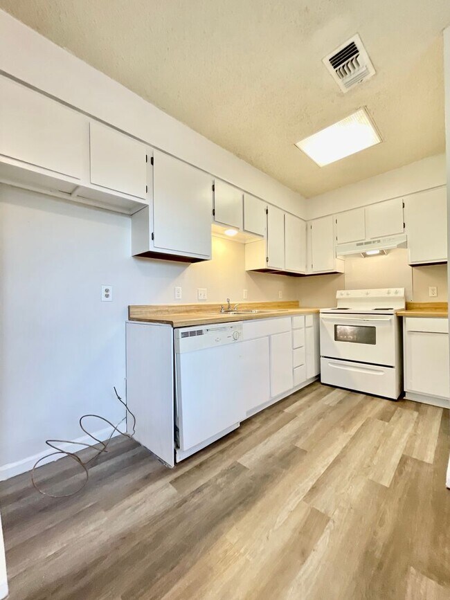 Building Photo - 106 Whitetail