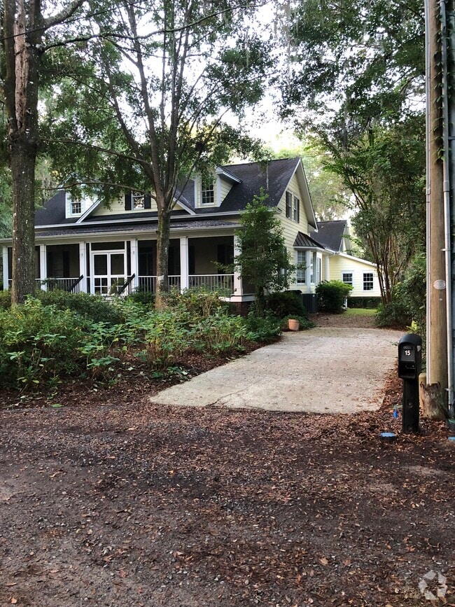 Building Photo - 15 Morven Ln